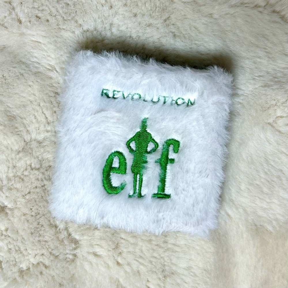 Revolution Elf Movie OMG Santa Pressed Powder Eyeshadow Palette